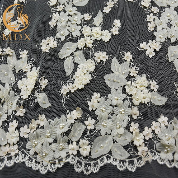 Tulle 3D ดอกไม้สีขาวลูกไม้ 80% เย็บปักถักร้อยไนลอนสำหรับงานแต่งงาน